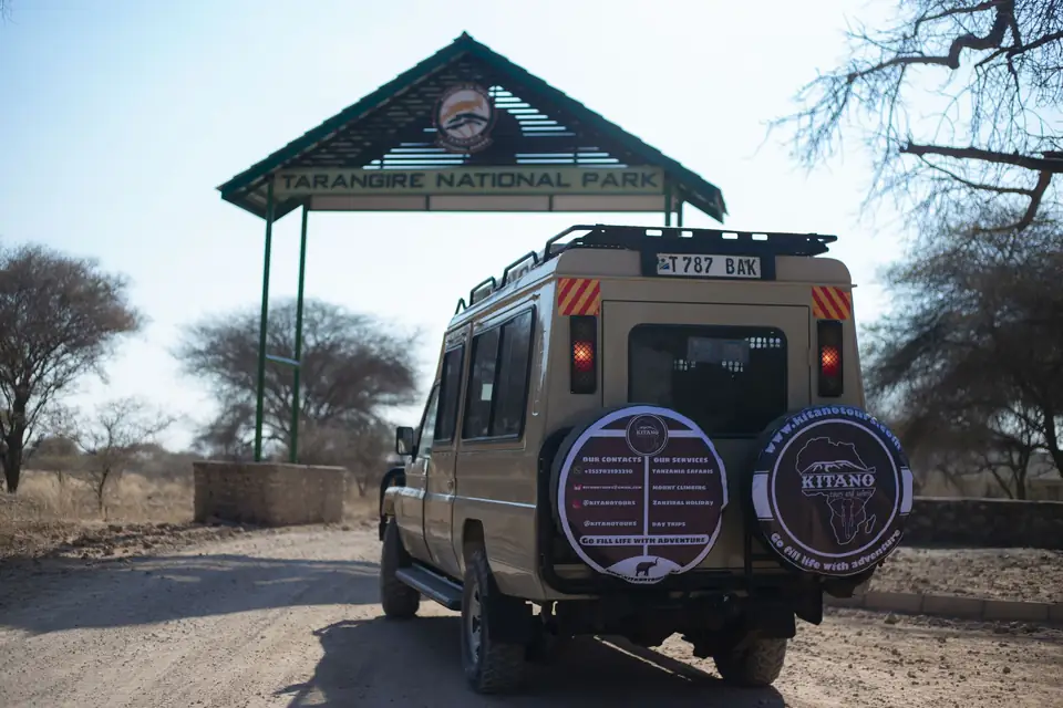 Kitano Tours safari vehicle arriving at Tarangire National Park