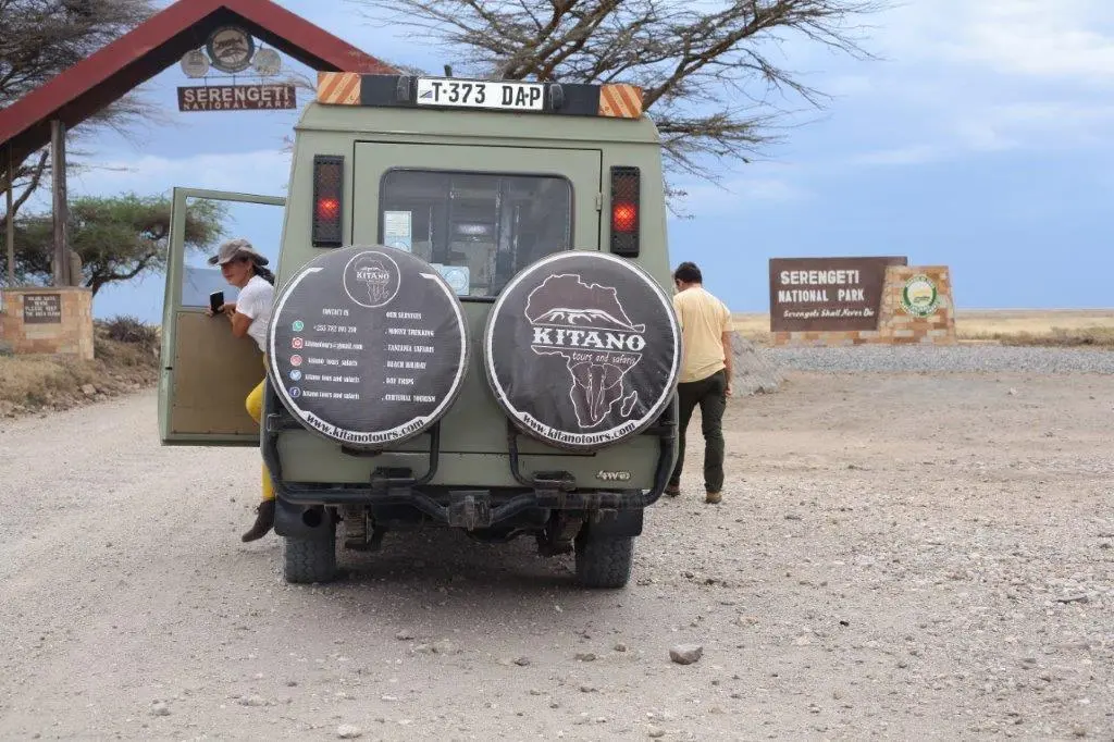4 days tanzania mid range safari